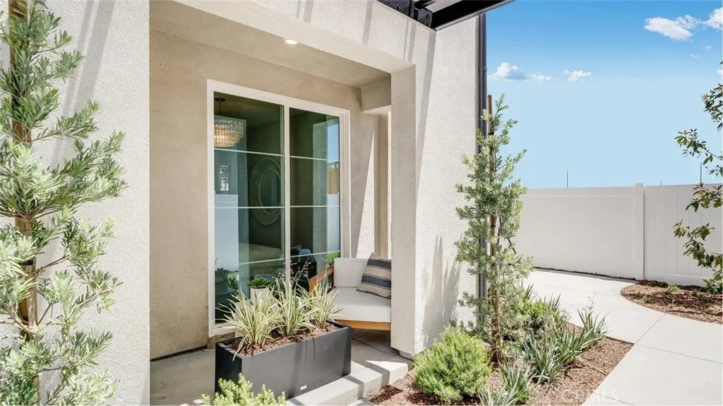 2637 E Lincoln Paseo