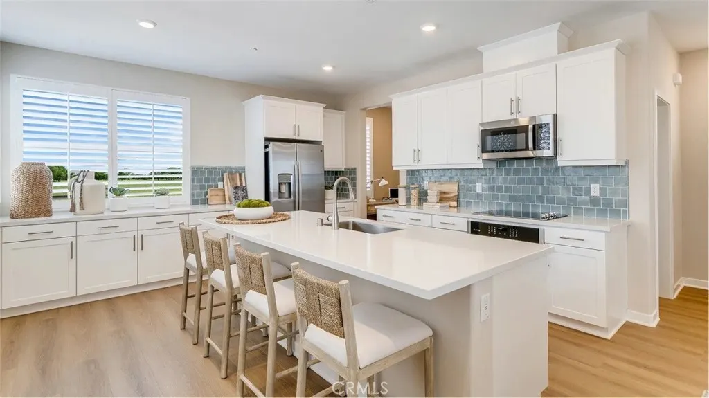 2637 E Lincoln Paseo