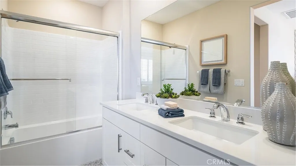 2637 E Lincoln Paseo