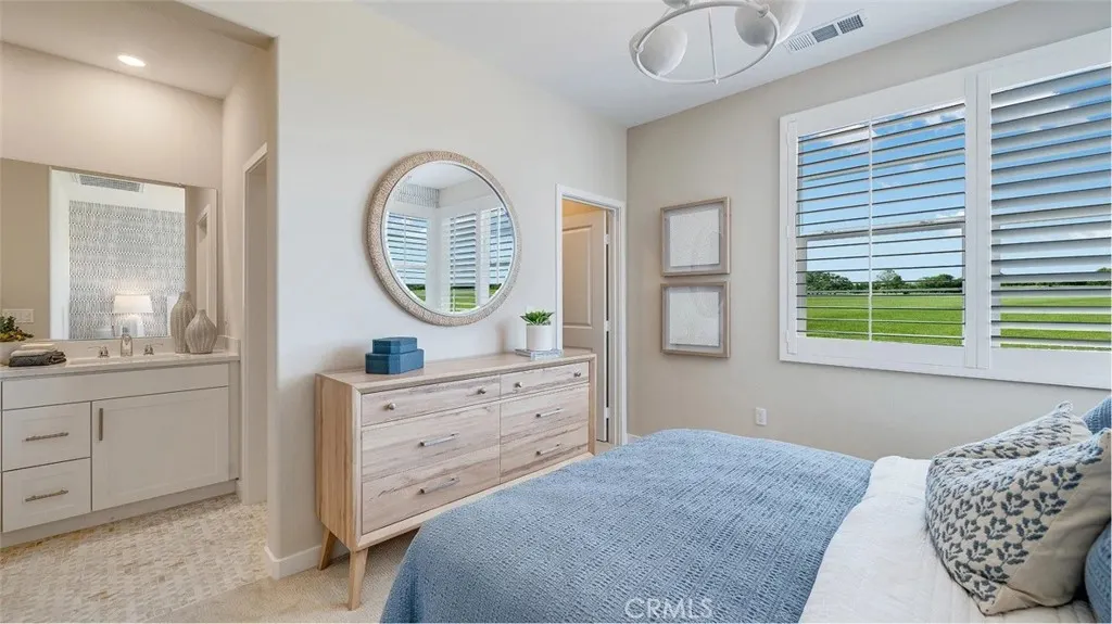2637 E Lincoln Paseo