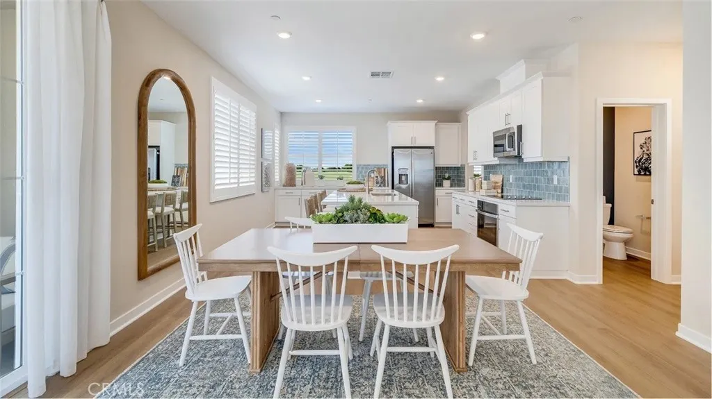 2637 E Lincoln Paseo