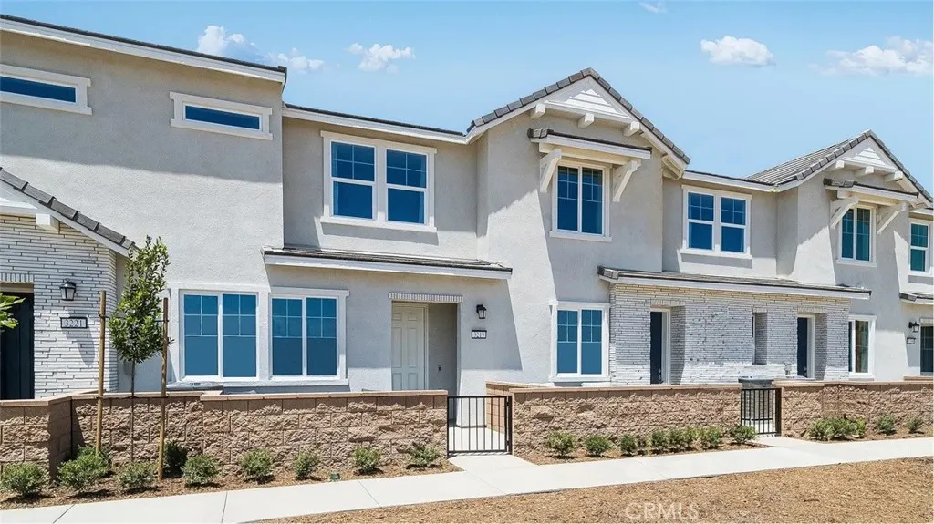 3164 Homestead Paseo