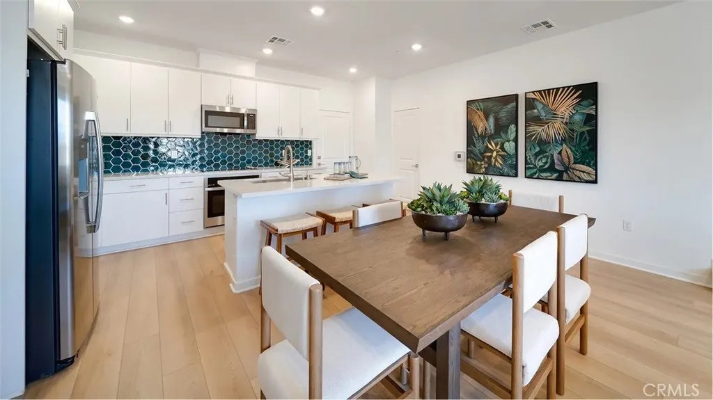3176 Homestead Paseo