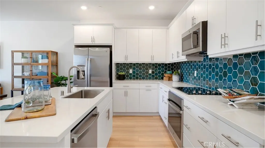 3176 Homestead Paseo