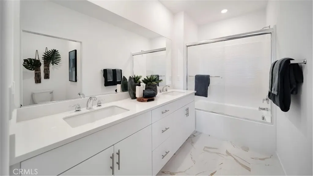 3176 Homestead Paseo