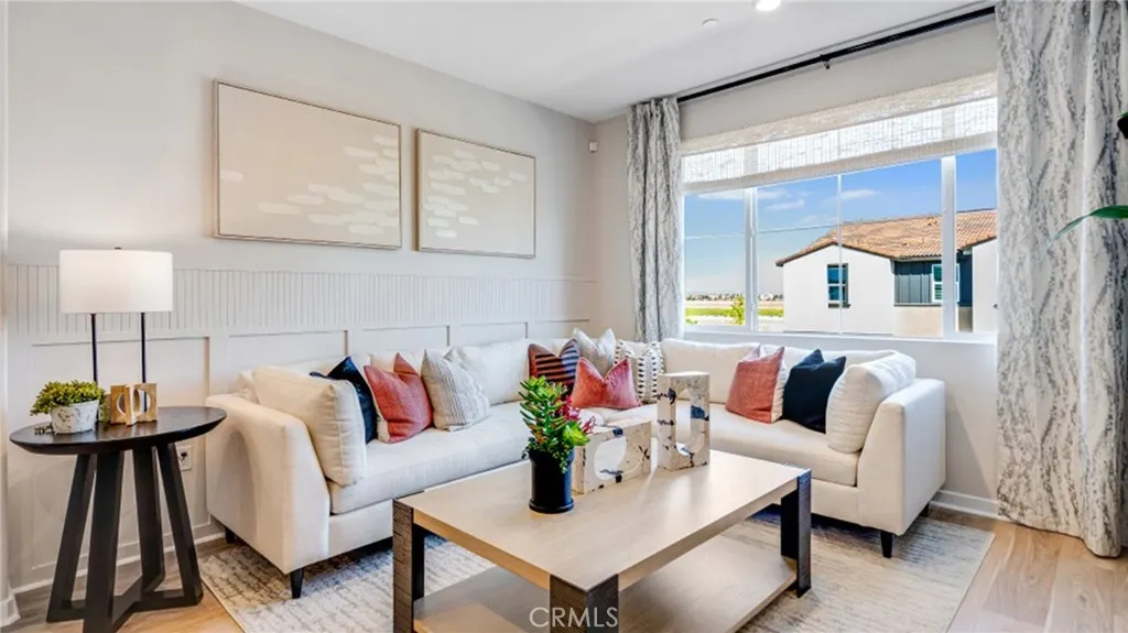 2877 E Amberley Privado
