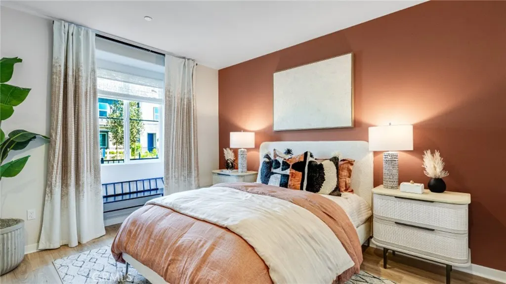 2877 E Amberley Privado