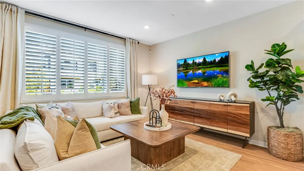 2881 E Amberley Privado
