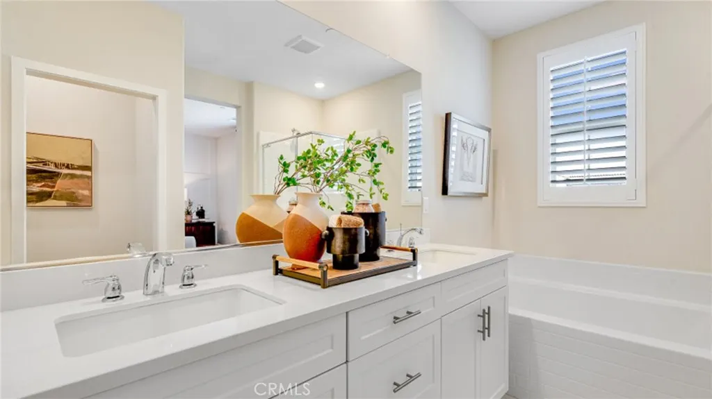 2881 E Amberley Privado