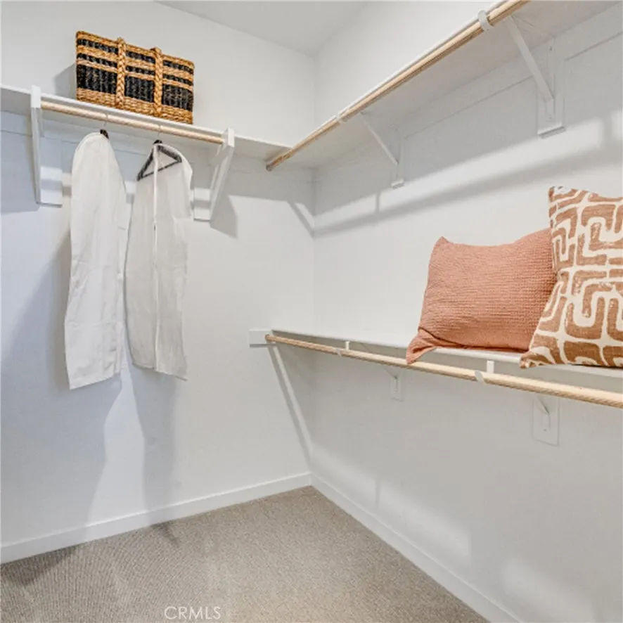 2881 E Amberley Privado