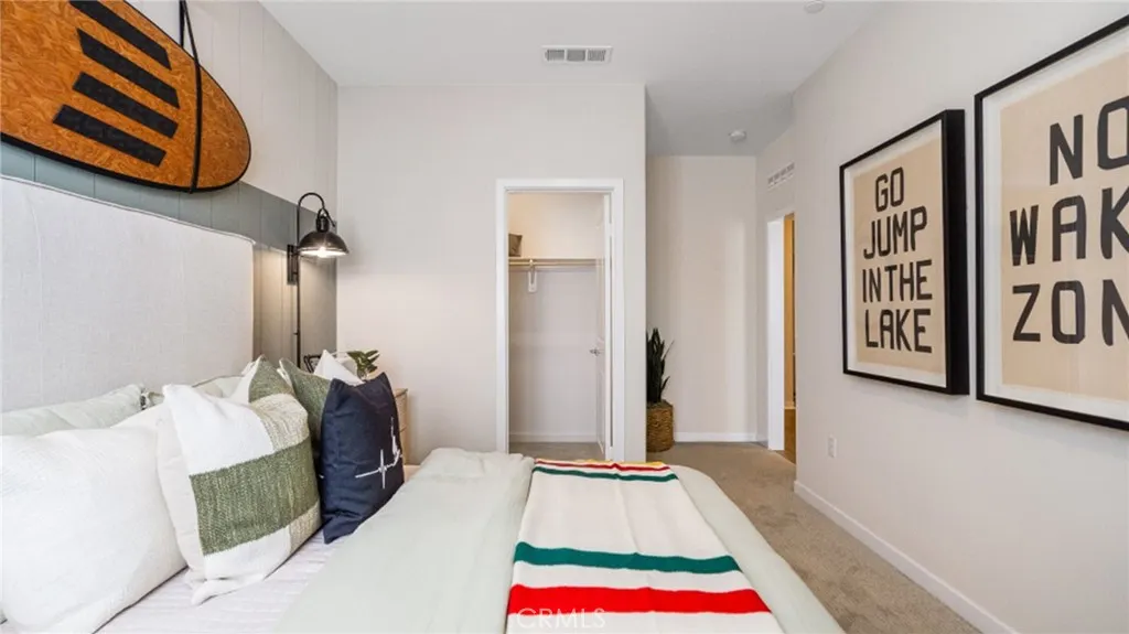 2881 E Amberley Privado