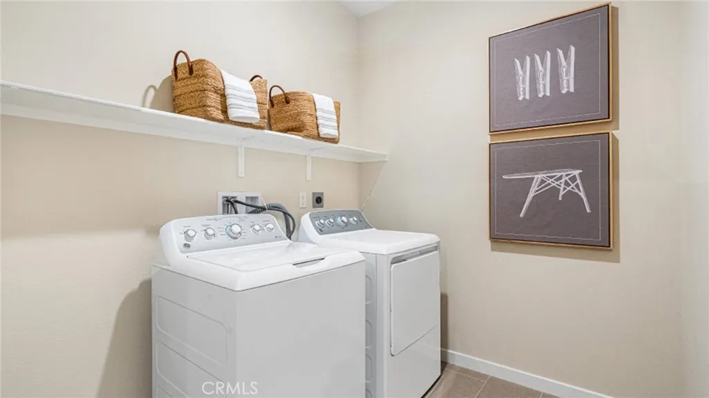 2881 E Amberley Privado