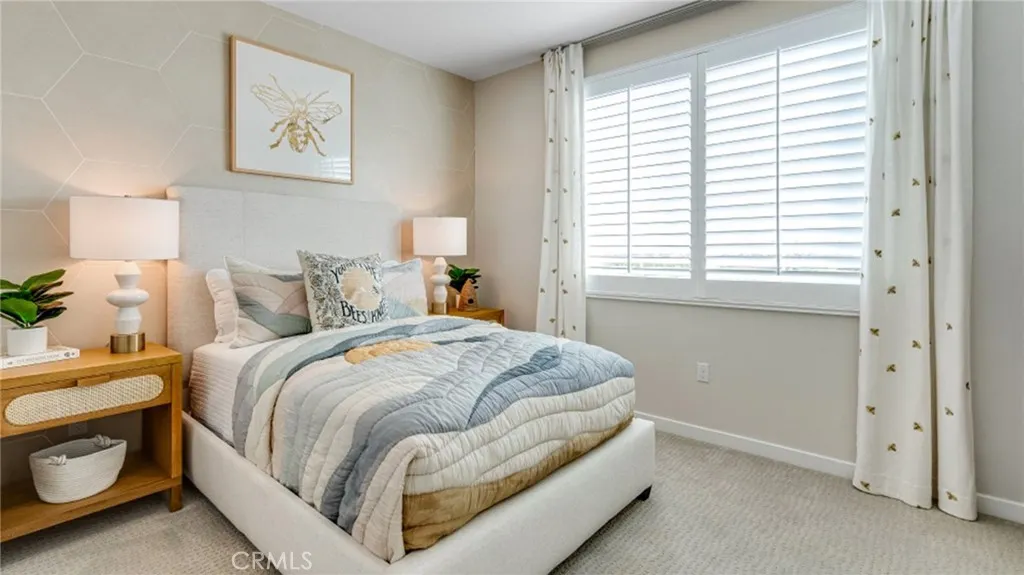 2887 E Amberley Privado