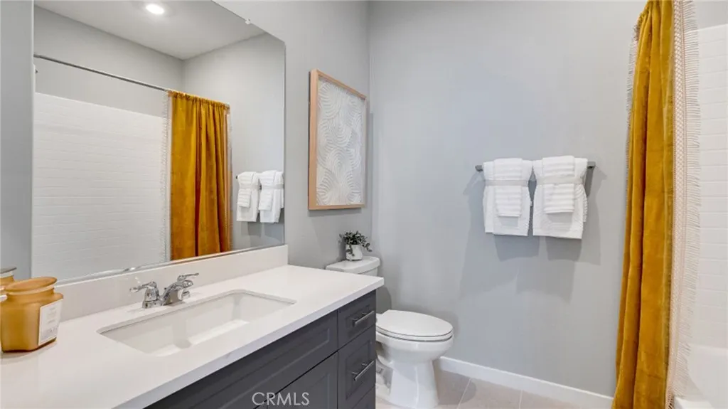 2887 E Amberley Privado