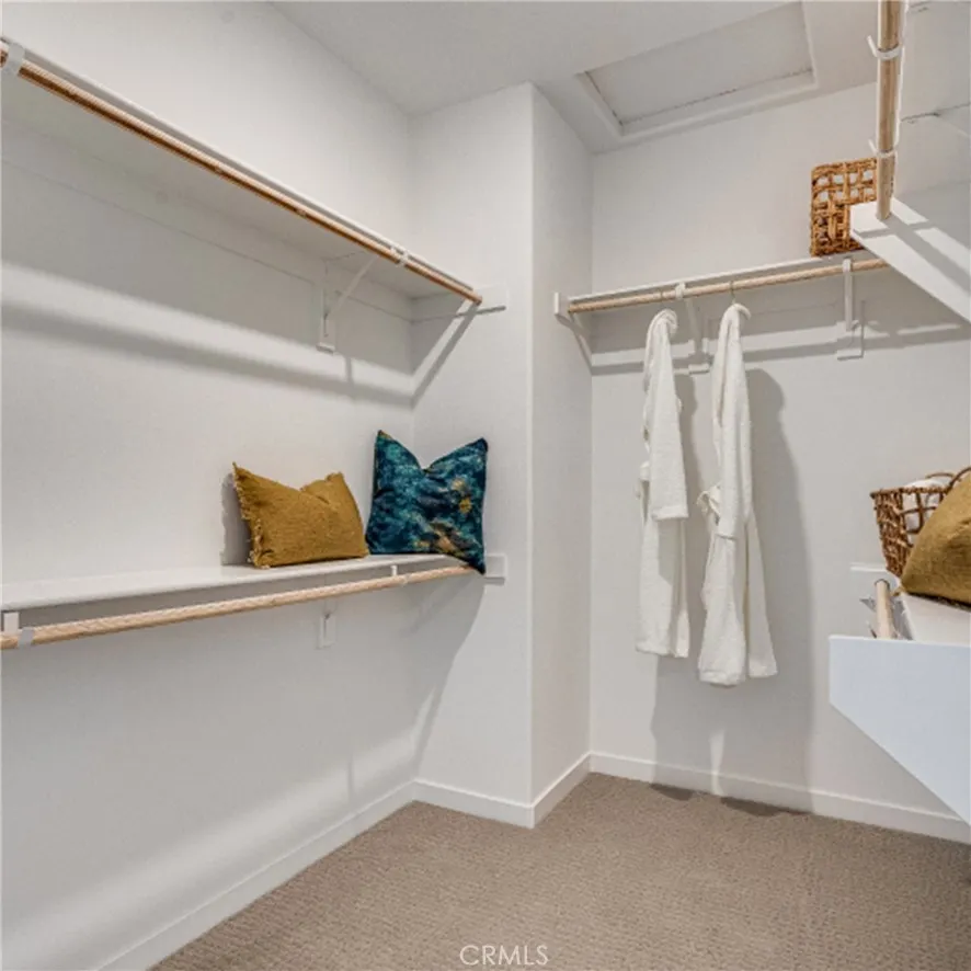 2887 E Amberley Privado