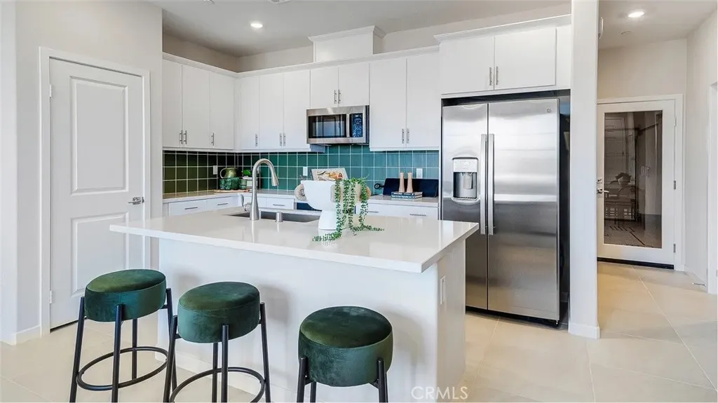3172 Homestead Paseo