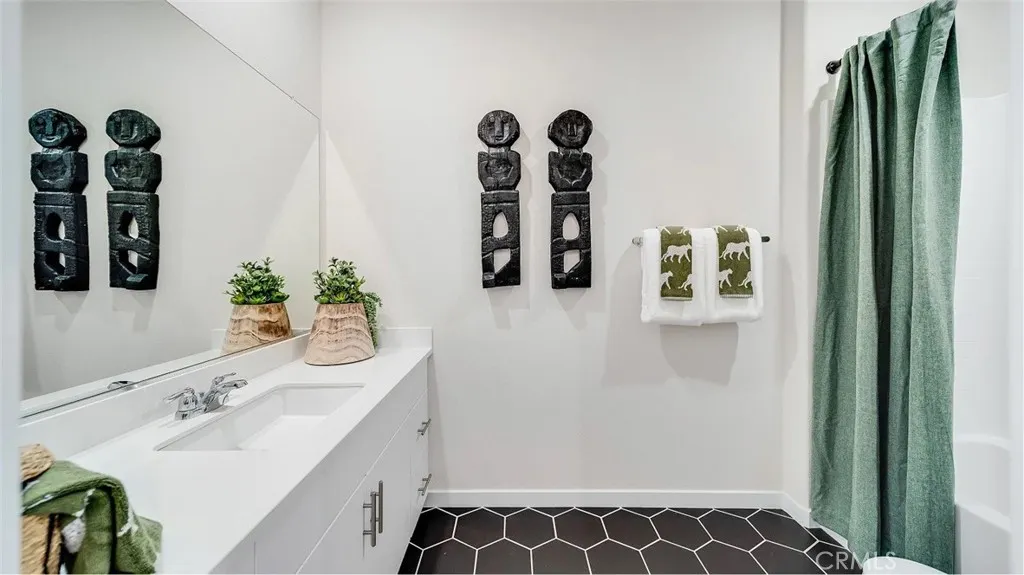 3172 Homestead Paseo