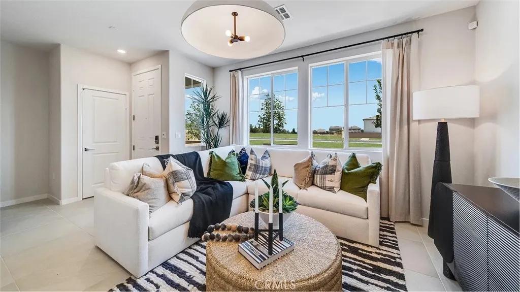3172 Homestead Paseo