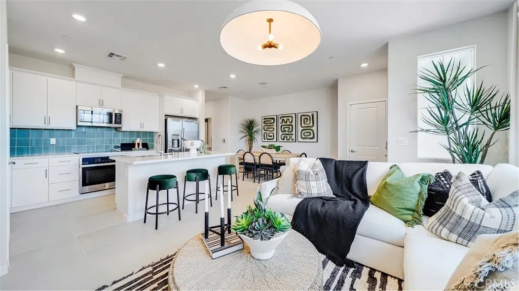 3172 Homestead Paseo