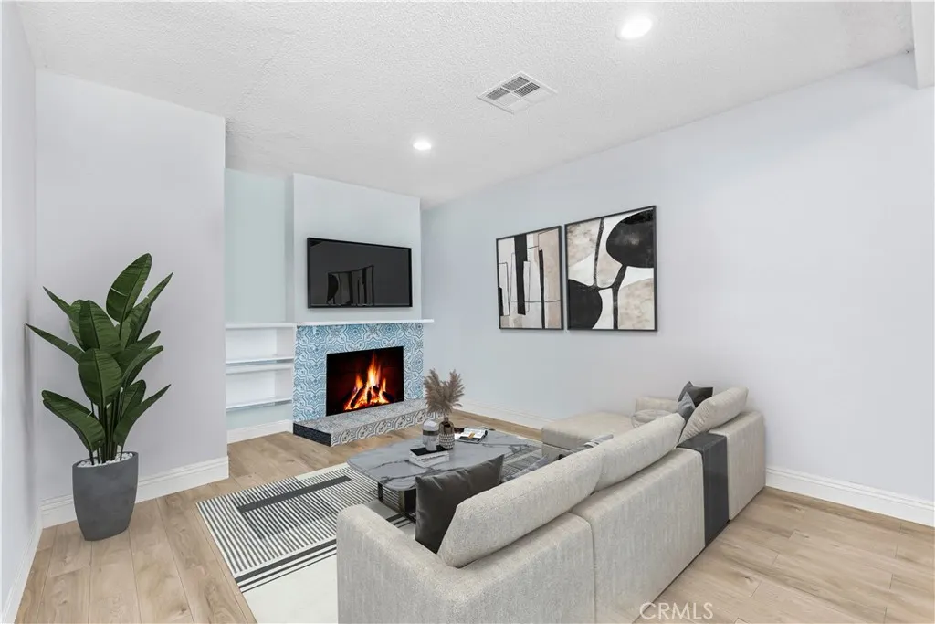 1277 Mindo Drive