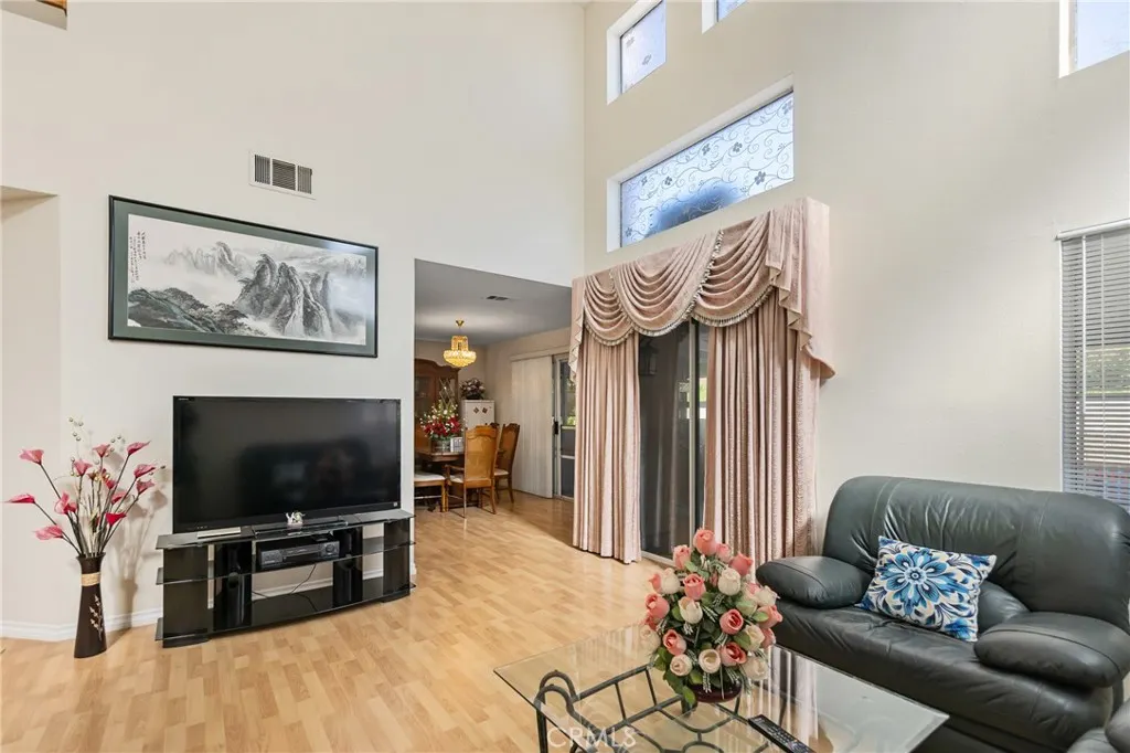 827 Oakhurst Drive
