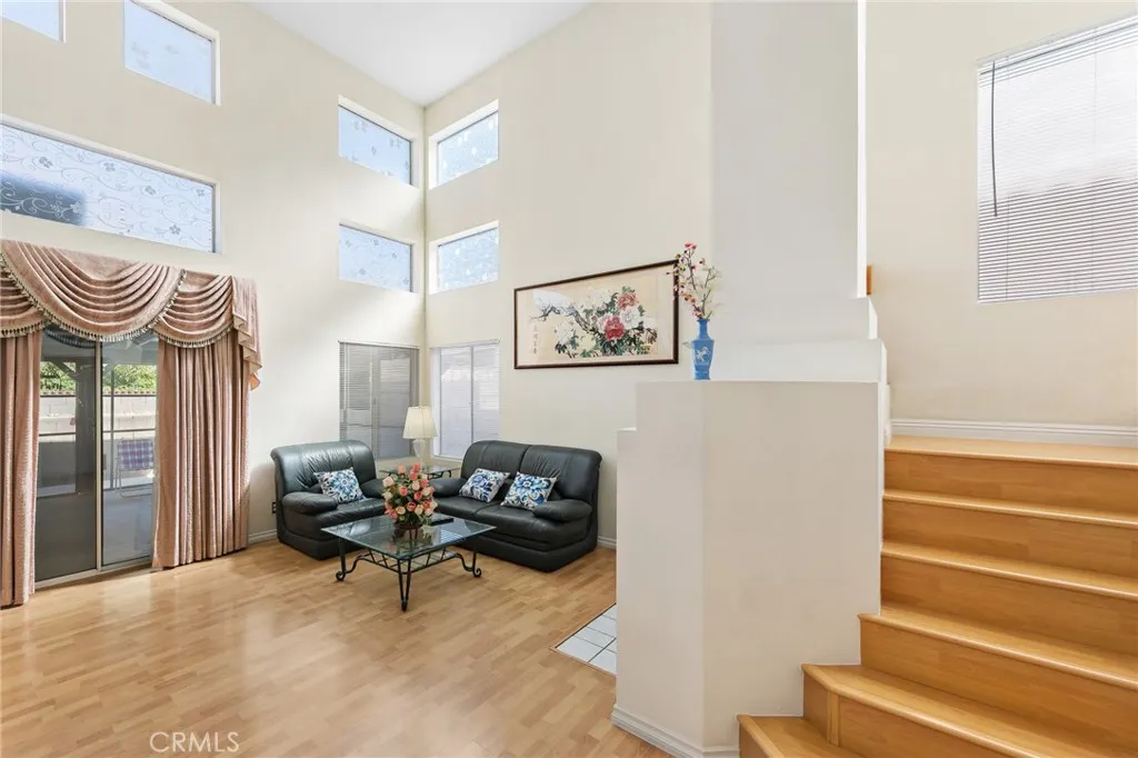 827 Oakhurst Drive