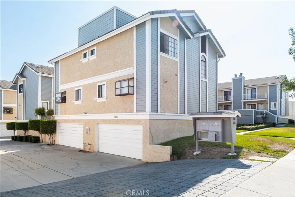 1812 Huntington Drive