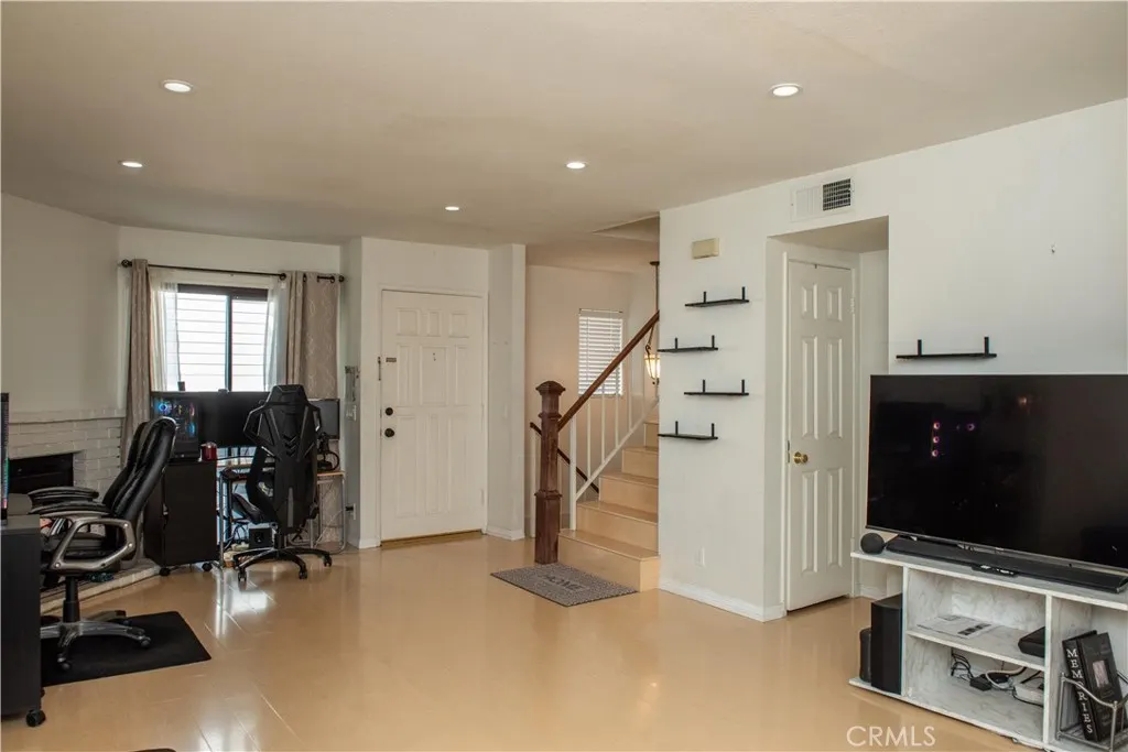 1812 Huntington Drive