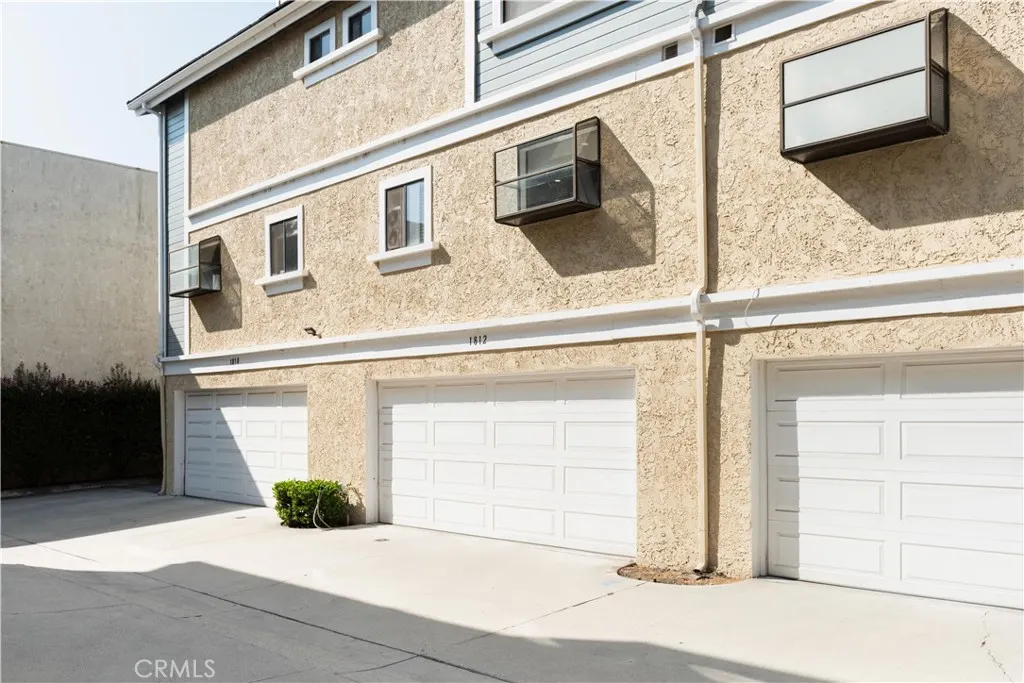 1812 Huntington Drive