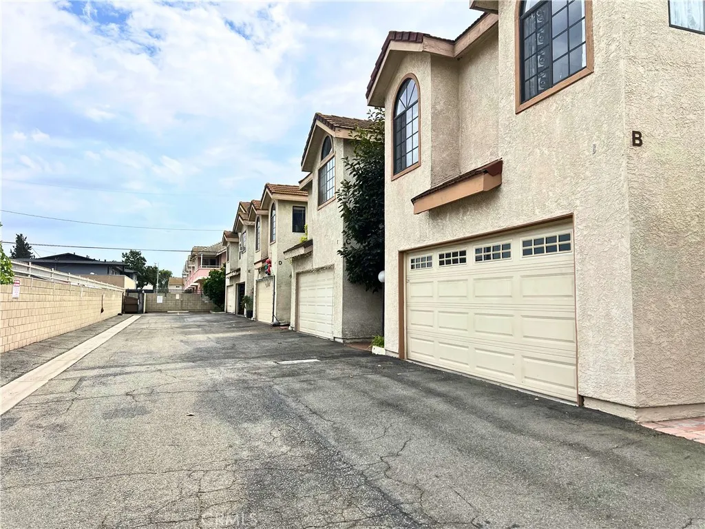 544 N Orange, #B