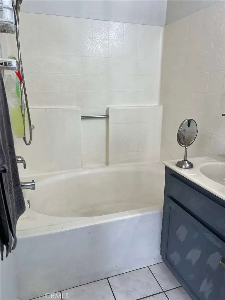 544 N Orange, #B