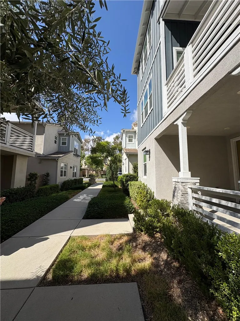 8 Vista Court