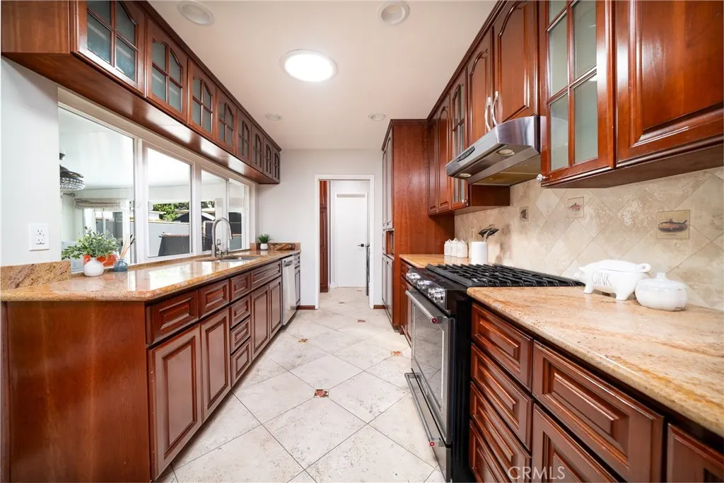 814 Crestfield