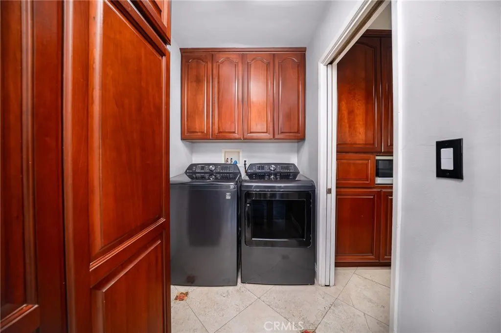 814 Crestfield