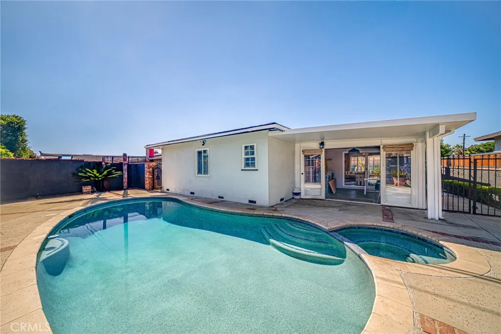 814 Crestfield