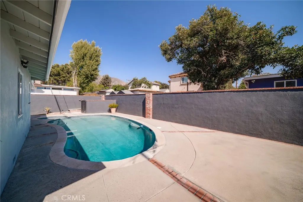 814 Crestfield