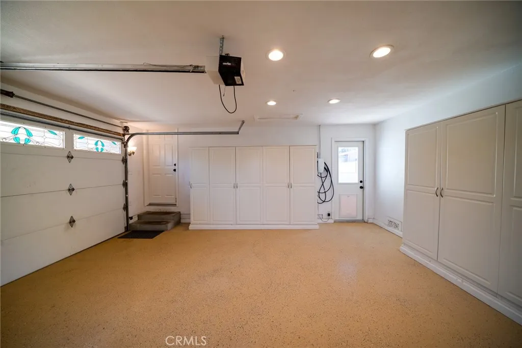 814 Crestfield