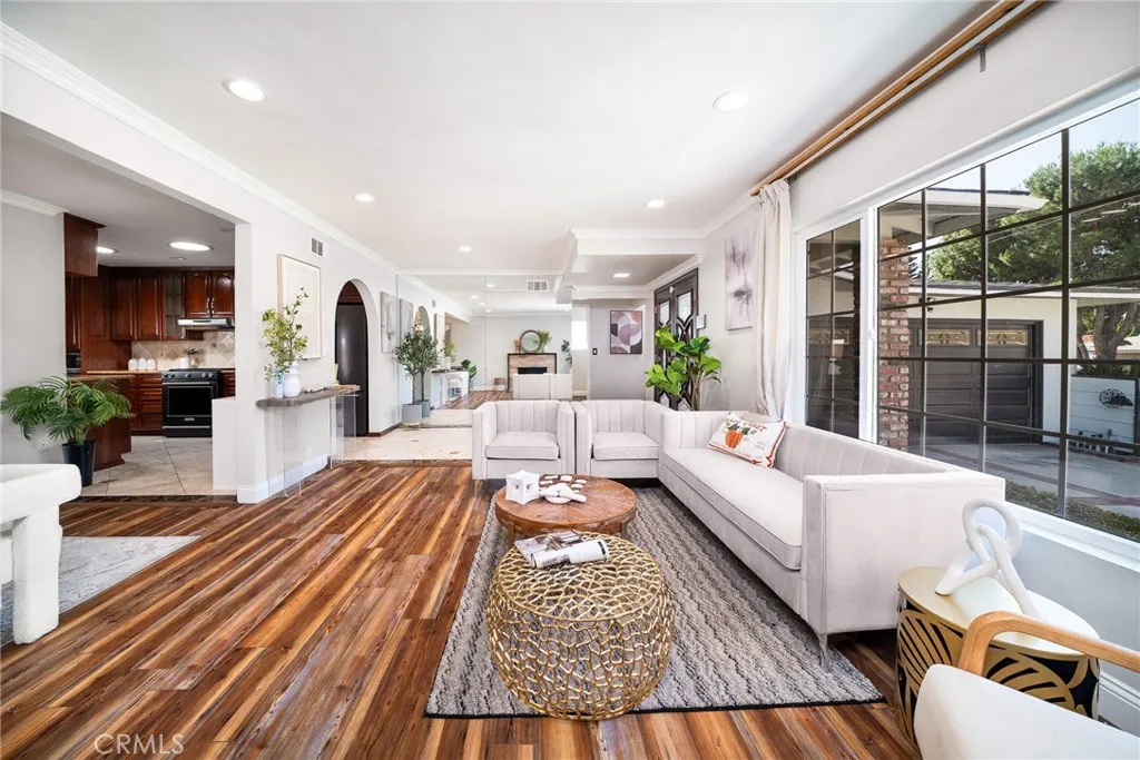 814 Crestfield