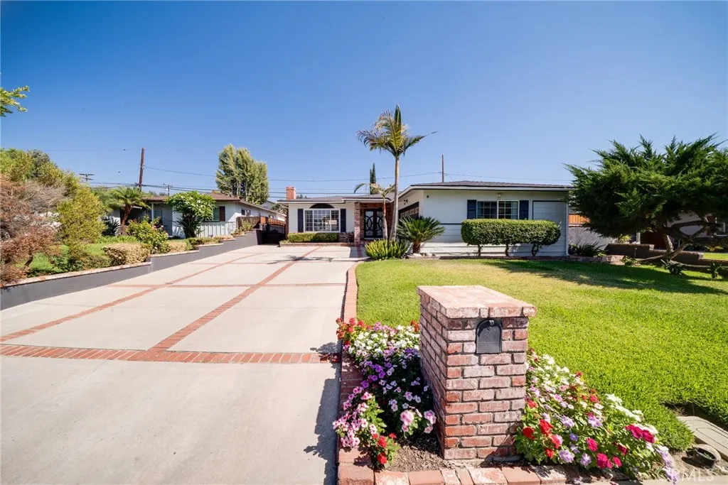 814 Crestfield
