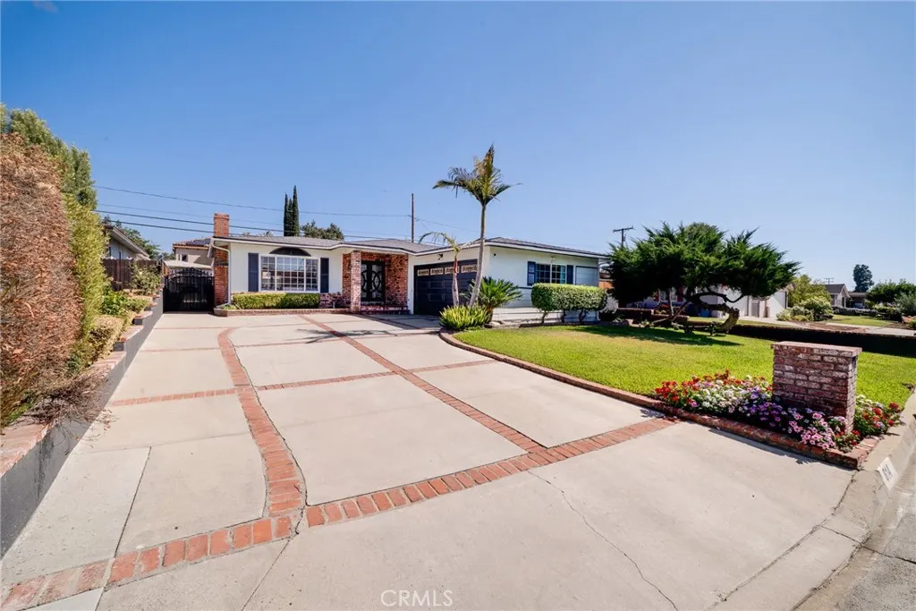 814 Crestfield