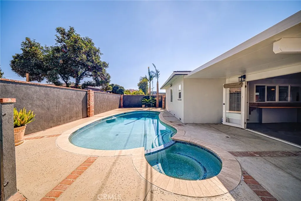 814 Crestfield