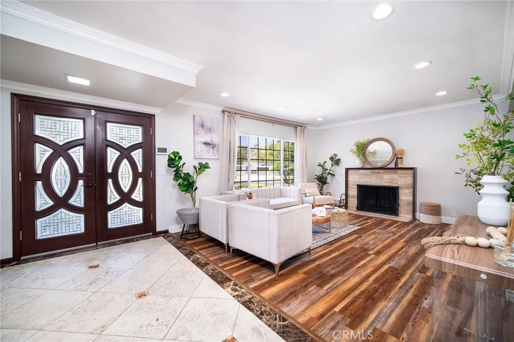 814 Crestfield