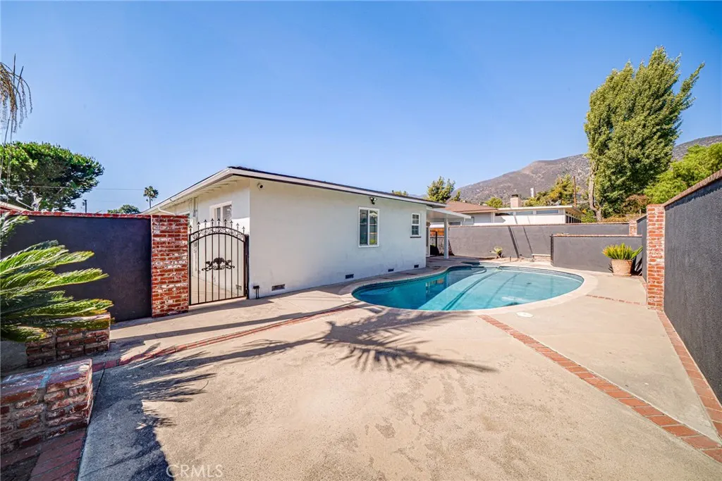 814 Crestfield