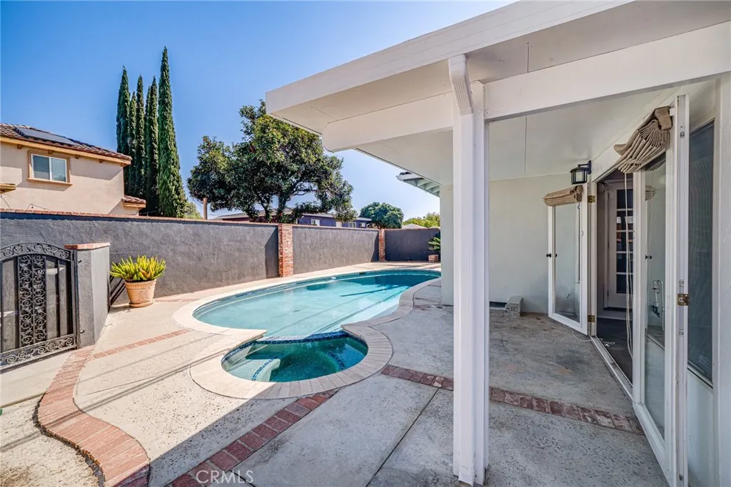 814 Crestfield