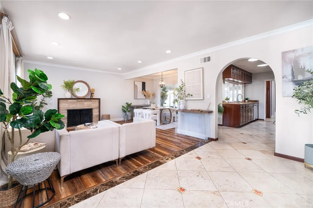 814 Crestfield