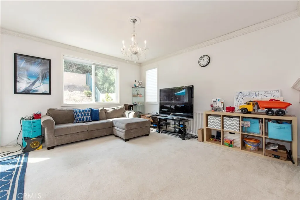 1828 Scenic View Circle