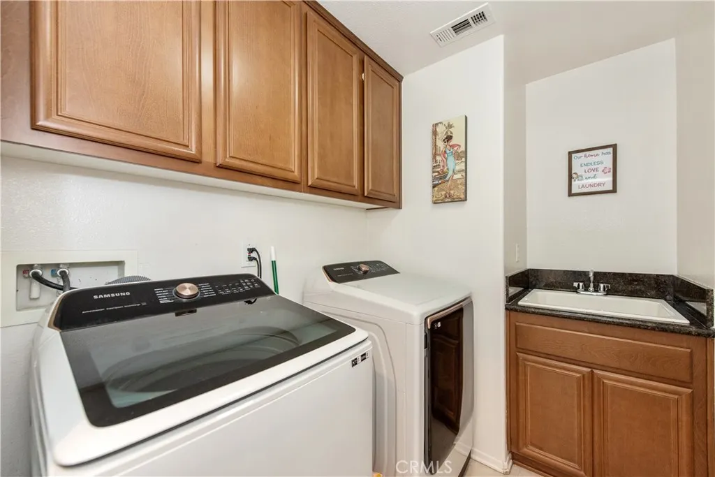 1828 Scenic View Circle