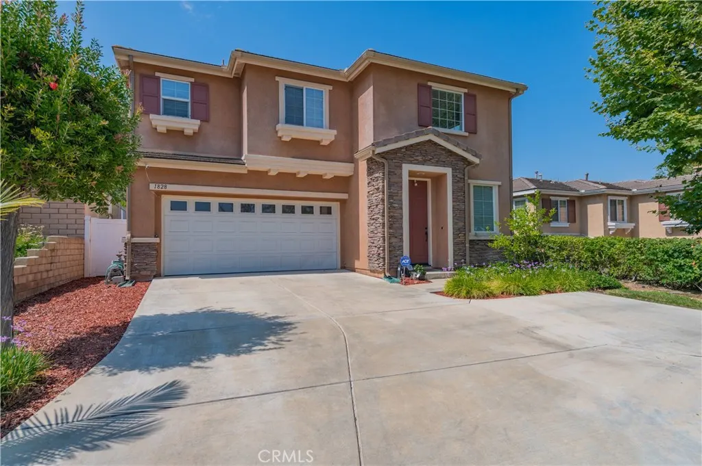 1828 Scenic View Circle