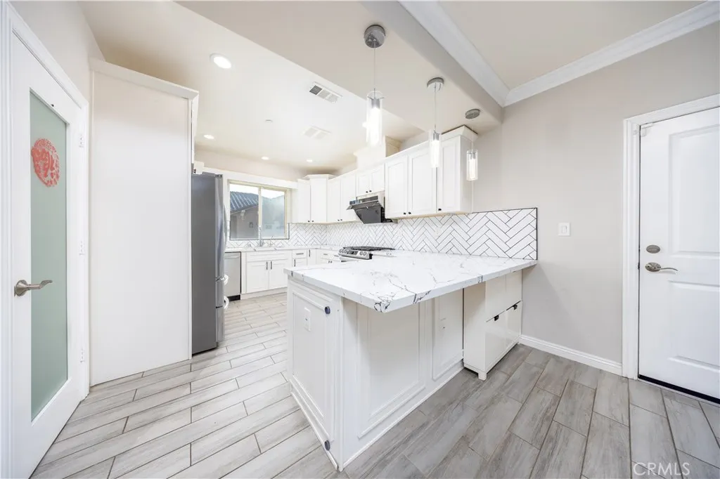 1456 W 11th