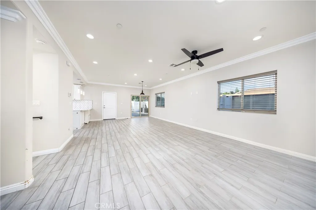 1456 W 11th